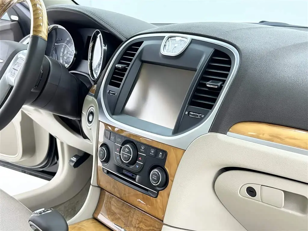 Chrysler 300C 2015 — Photo 11/20