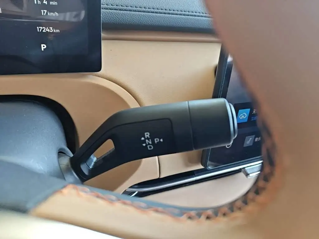 Geely Galaxy Galaxy Starship 7 EM-i 2025 — Фото 14/20