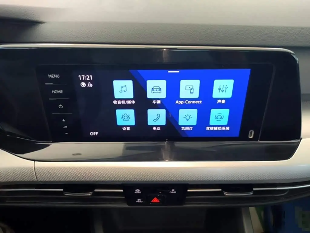 Volkswagen Golf 2024 — Photo 13/20