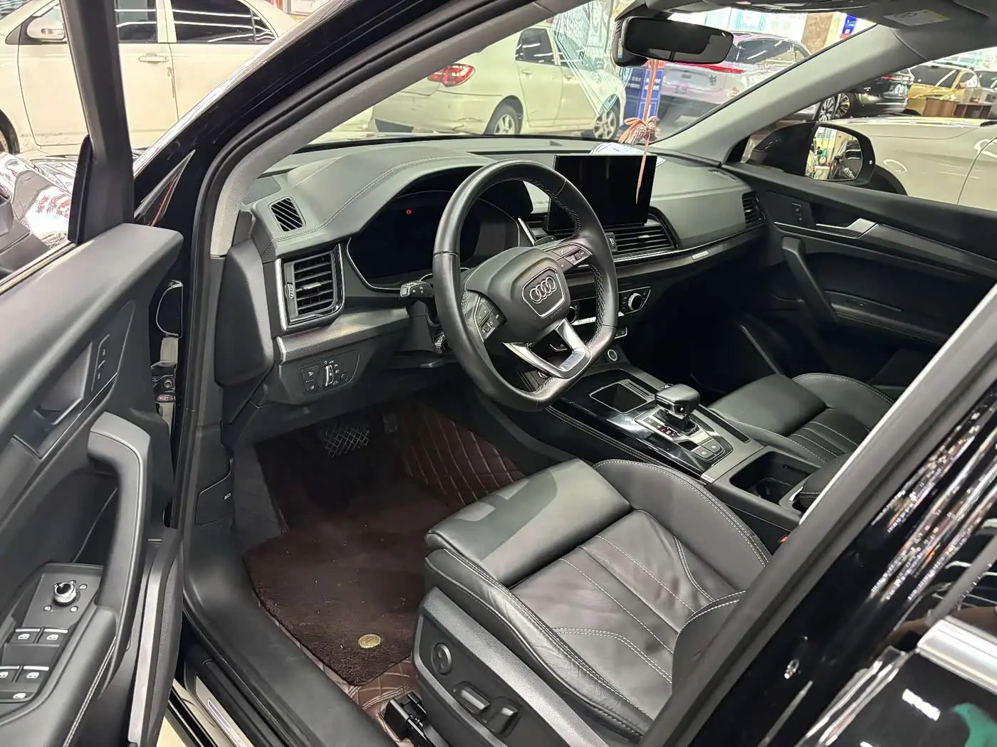 Audi Q5L 2022 — Photo 4/9