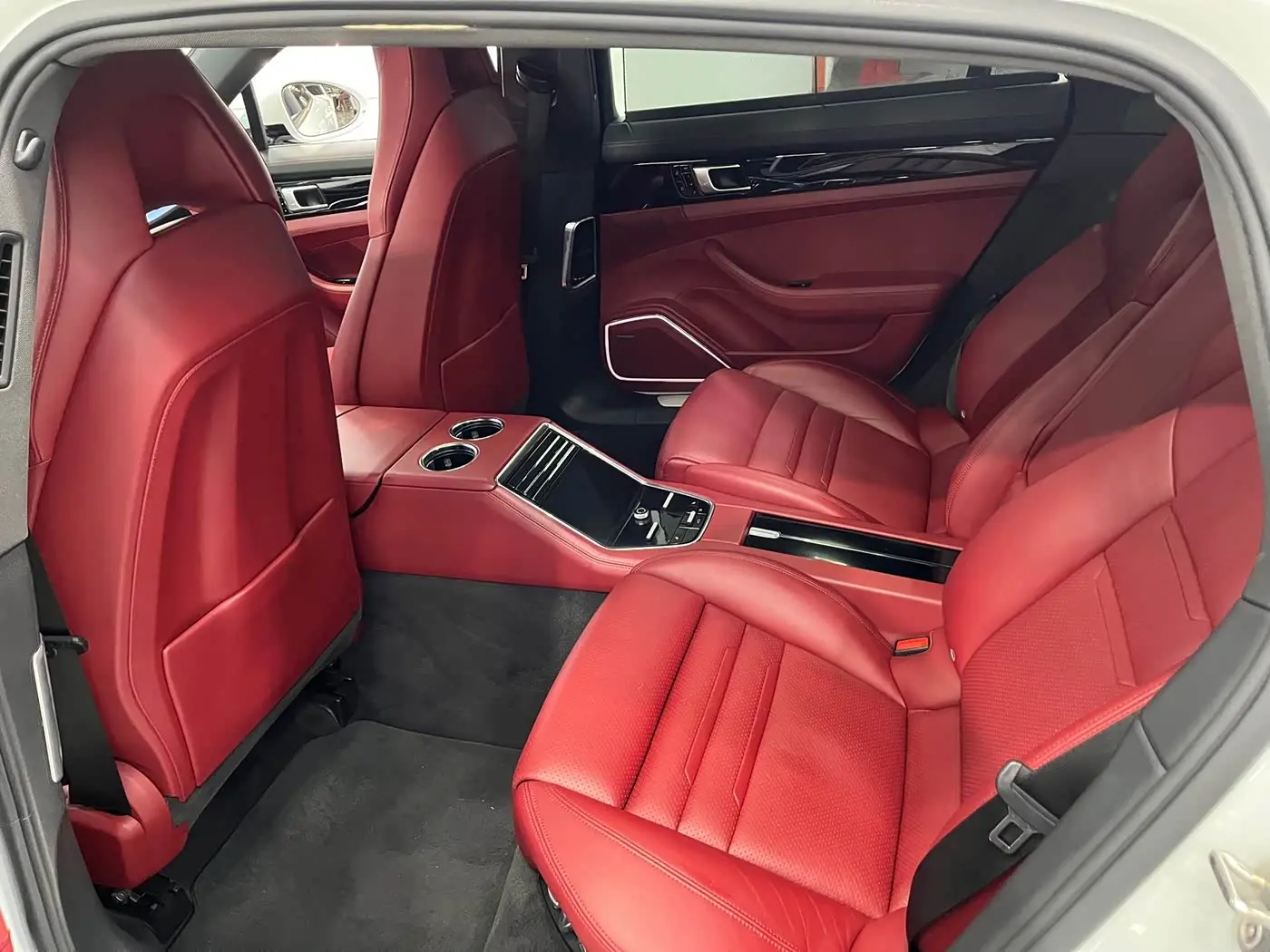 Porsche Panamera 2021 — Photo 8/19
