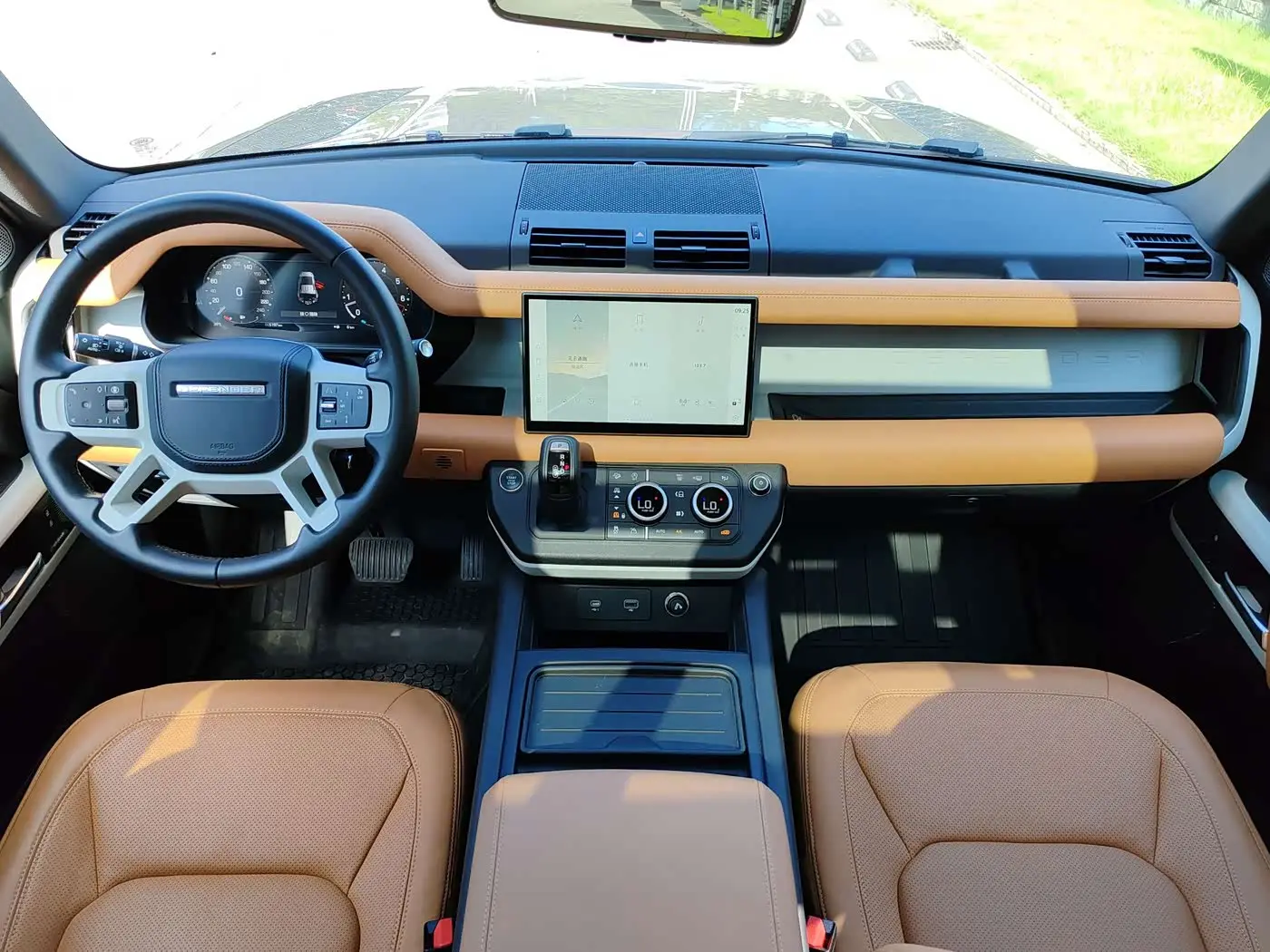 Land Rover Defender 2024 — Photo 10/15