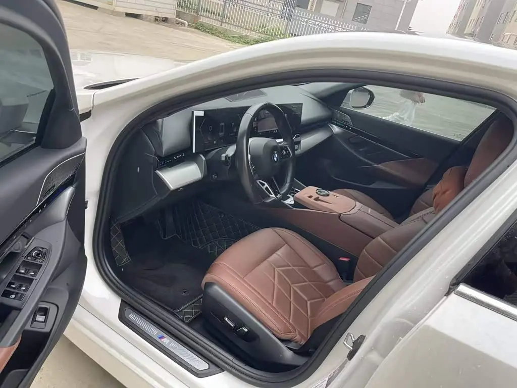 BMW 5 Series 2024 — Photo 19/20
