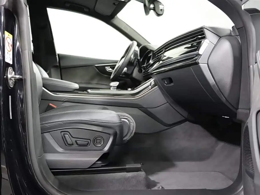 Audi Q8 2021 — Photo 7/17
