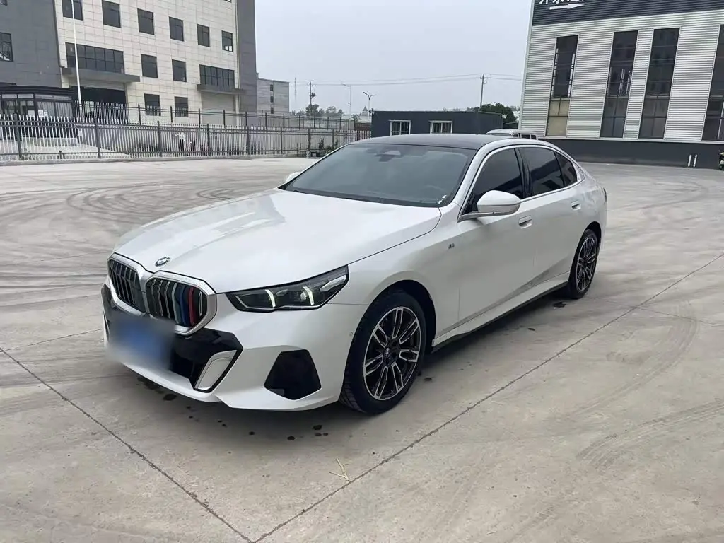 BMW 5 Series 2024 — Photo 1/20