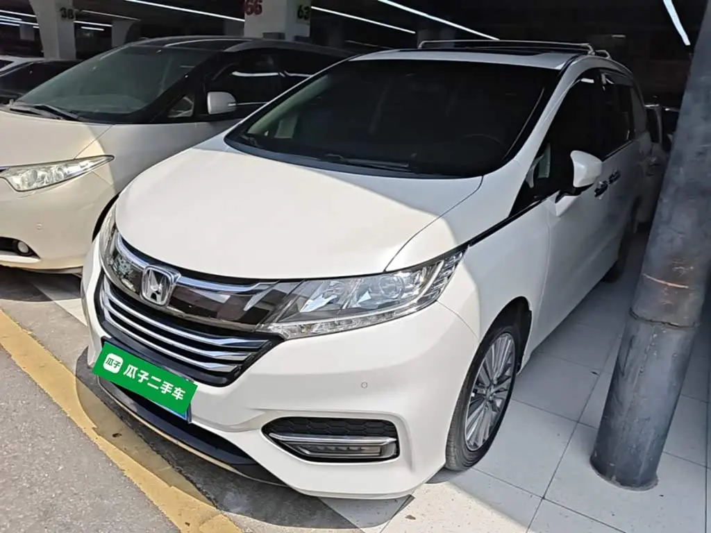 Honda Odyssey 2019 — ფოტო 1/20