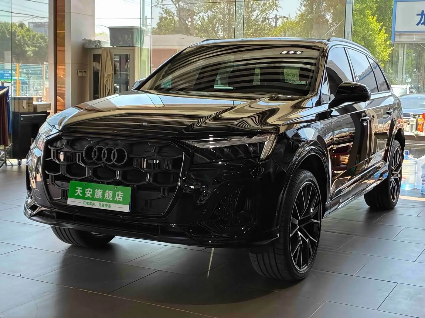 Audi Q7 2025 — Фото 1/13