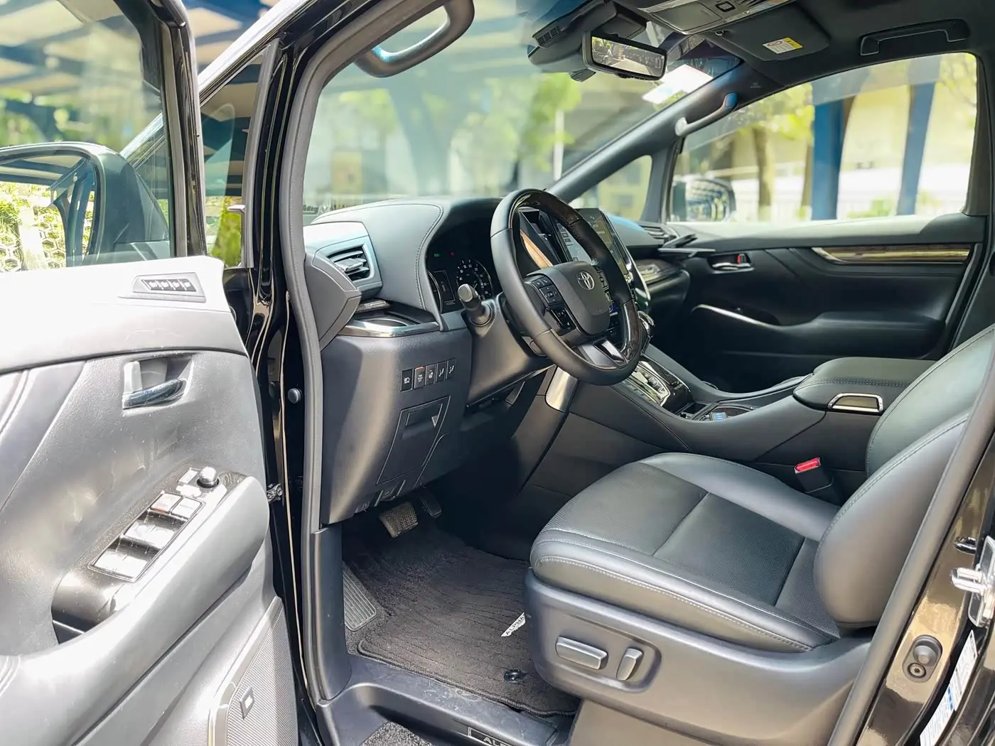 Toyota Alphard 2021 — Photo 11/20