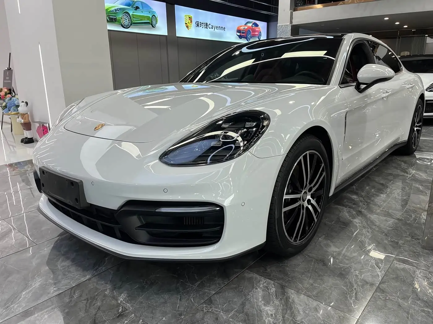 Porsche Panamera 2021 — Photo 1/19