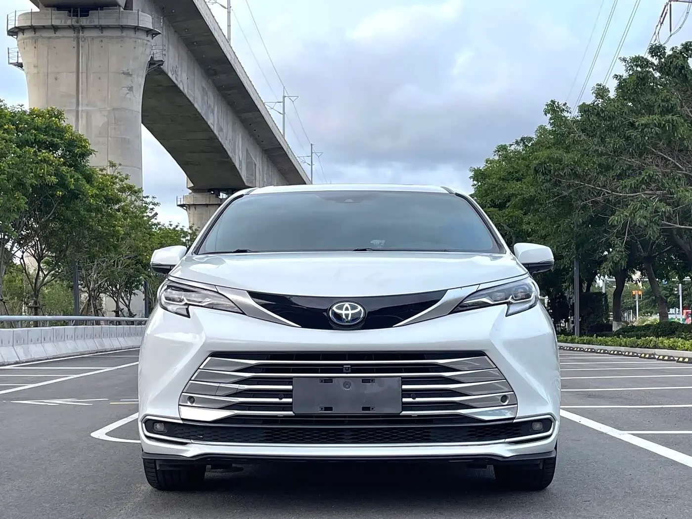 Toyota Sienna 2024 — Şəkil 2/15