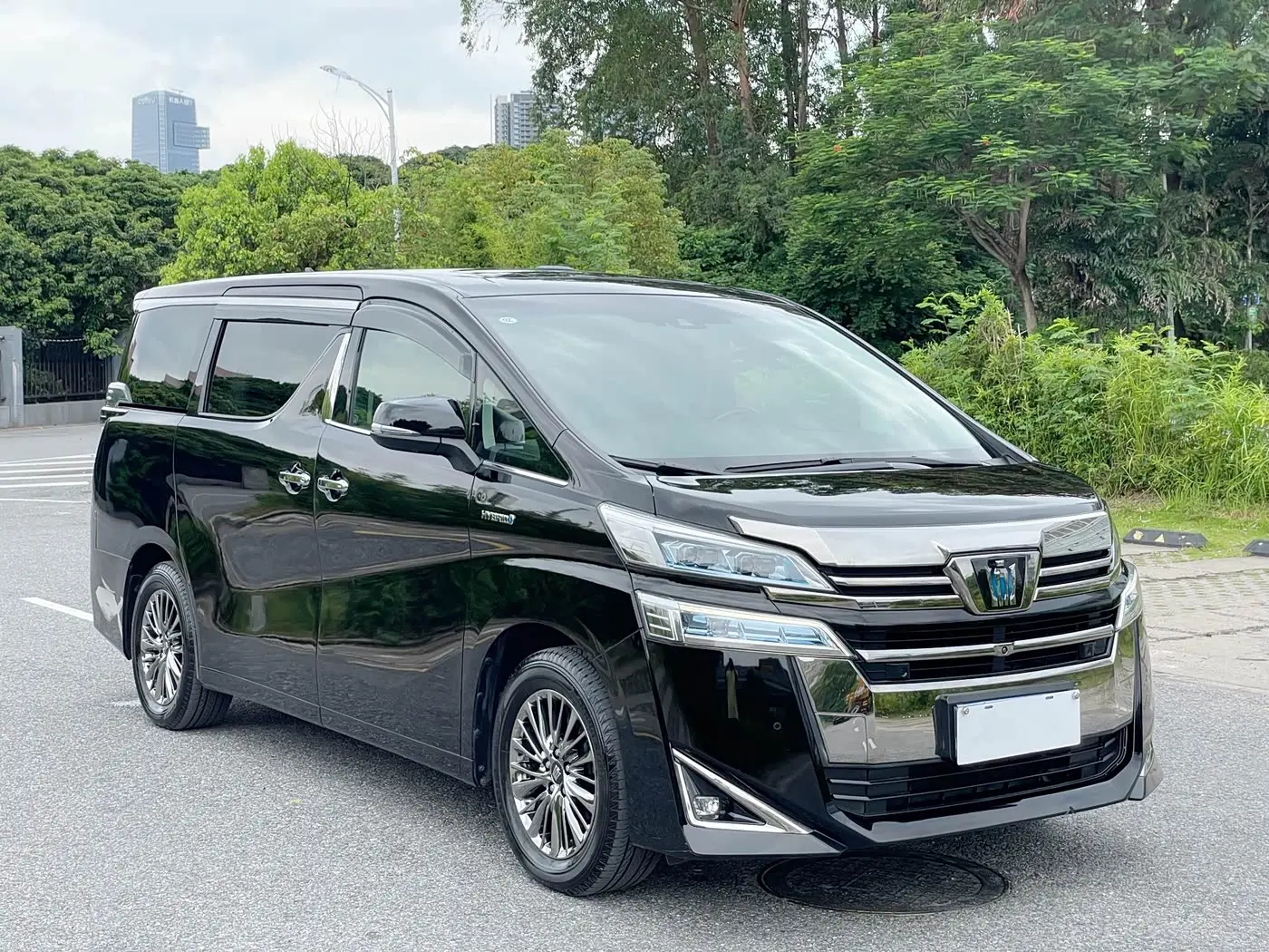 Toyota Vellfire 2022 — Photo 3/12