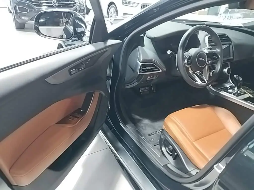 Jaguar XEL 2023 — Фото 15/19