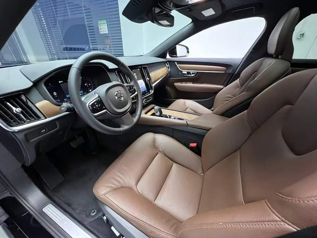 Volvo S90 2023 — Photo 3/14