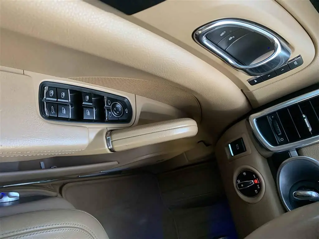 Porsche Cayenne 2016 — Фото 8/15