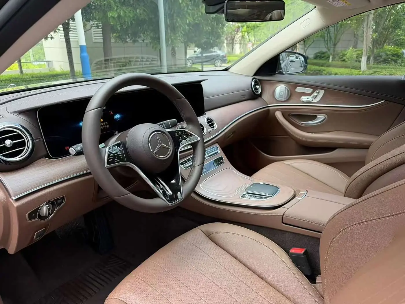 Mercedes-Benz E-Class 2021 — Photo 4/9