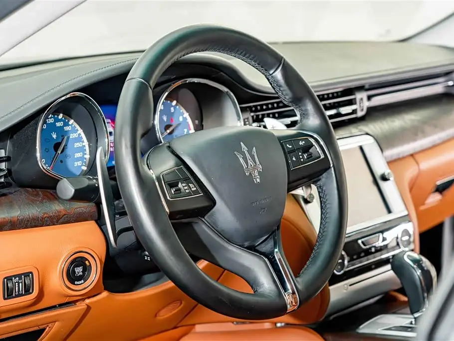 Maserati Quattroporte 2015 — Фото 10/20