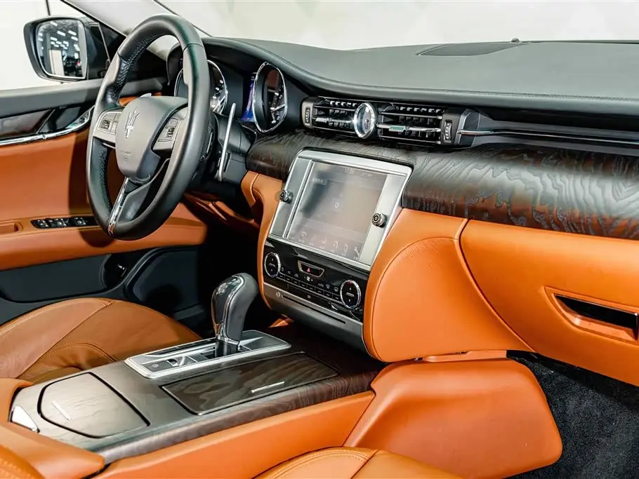 Maserati Quattroporte 2015 — Фото 17/20
