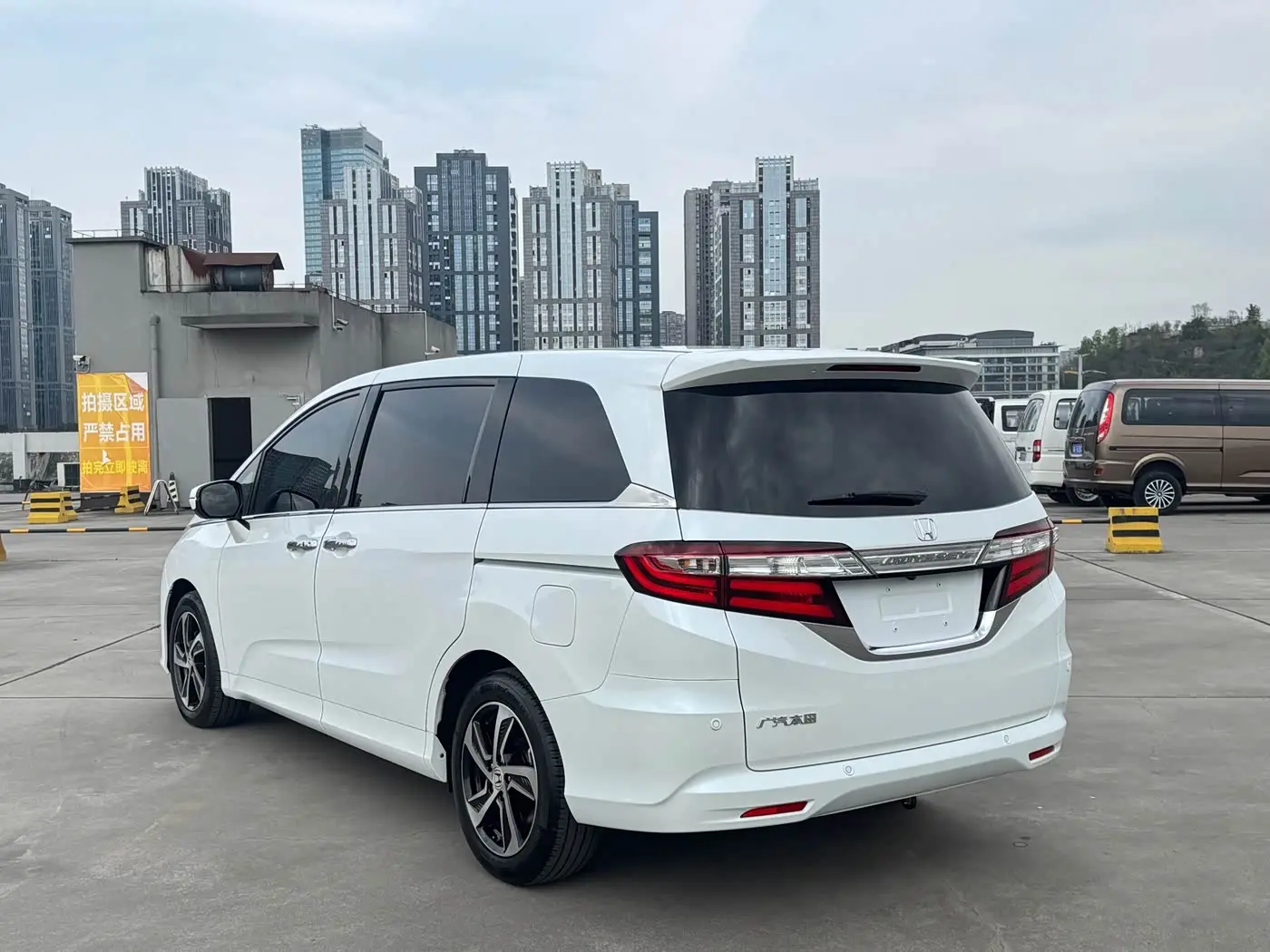 Honda Odyssey 2018 — Photo 15/17