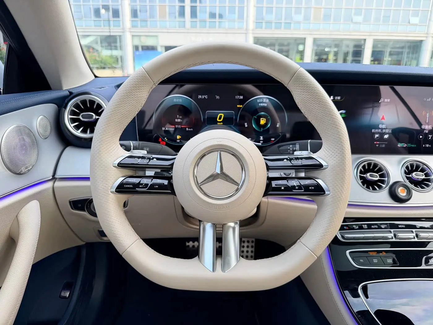 Mercedes-Benz E-Class 2023 — Photo 17/17