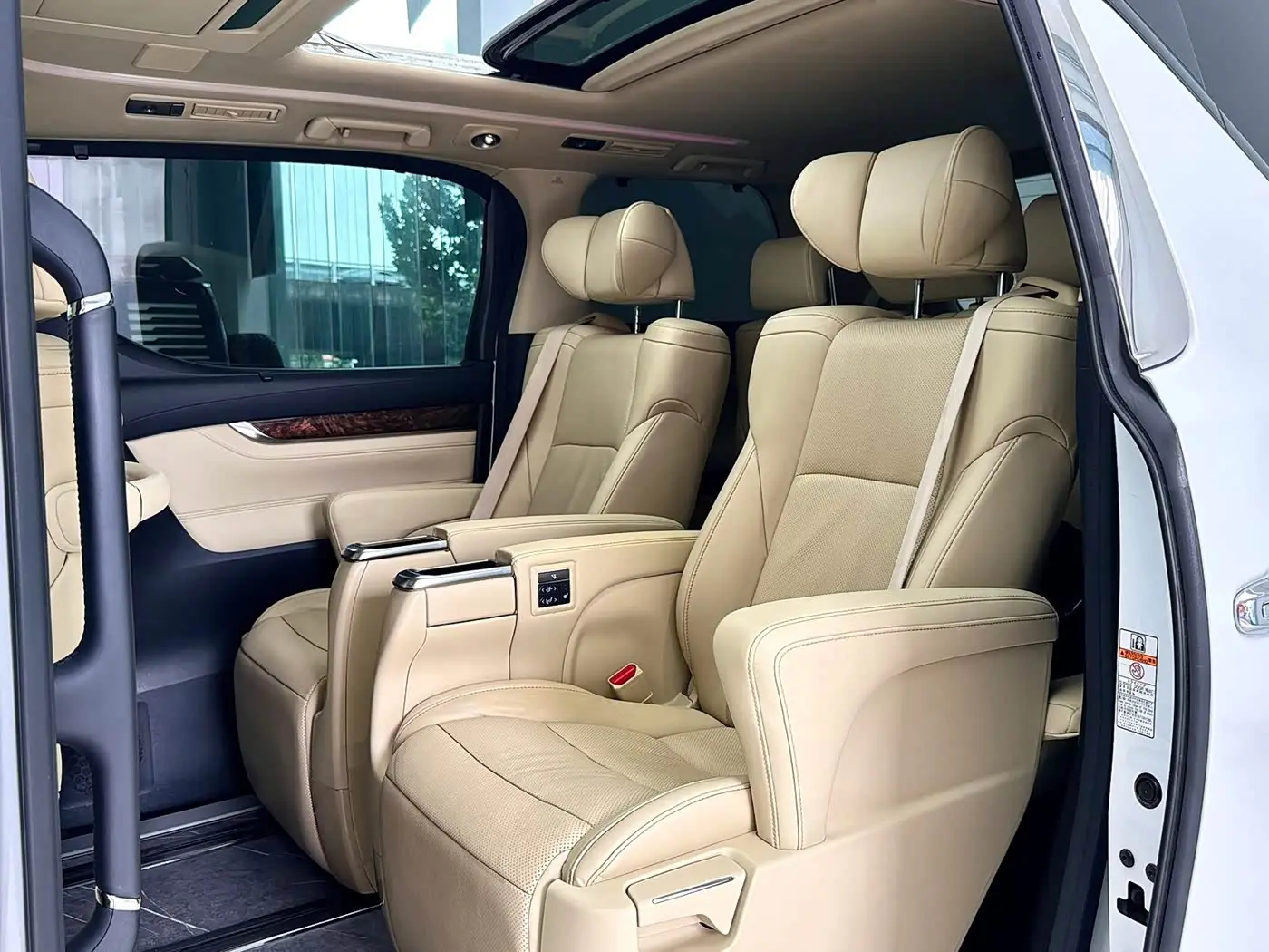 Toyota Alphard 2020 — Фото 7/18