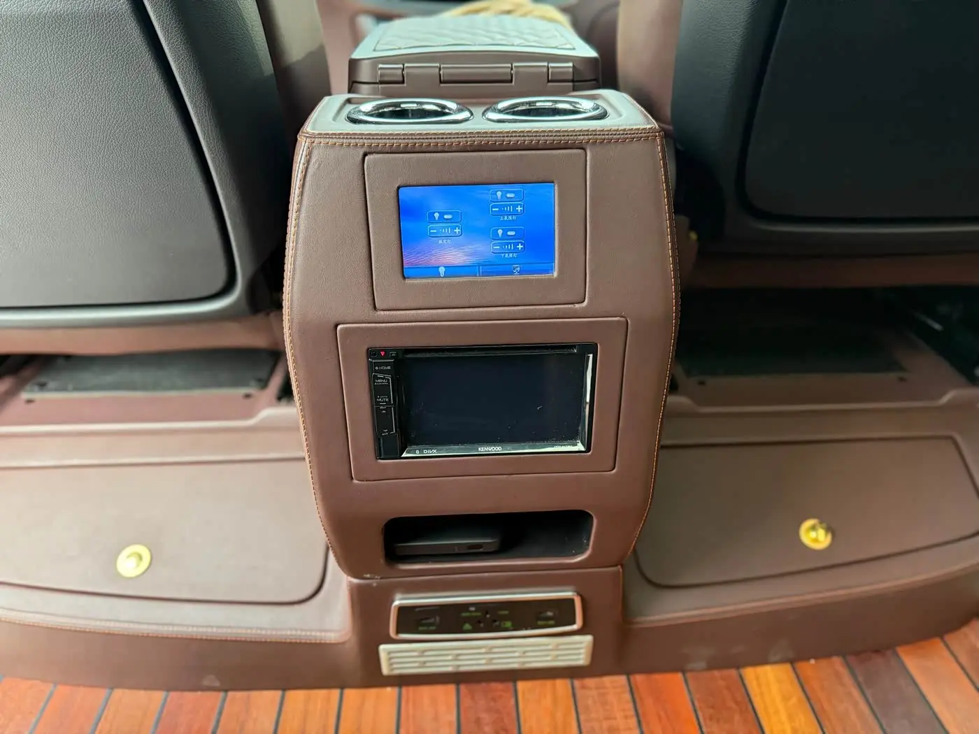 Mercedes-Benz Vito 2018 — Şəkil 18/20