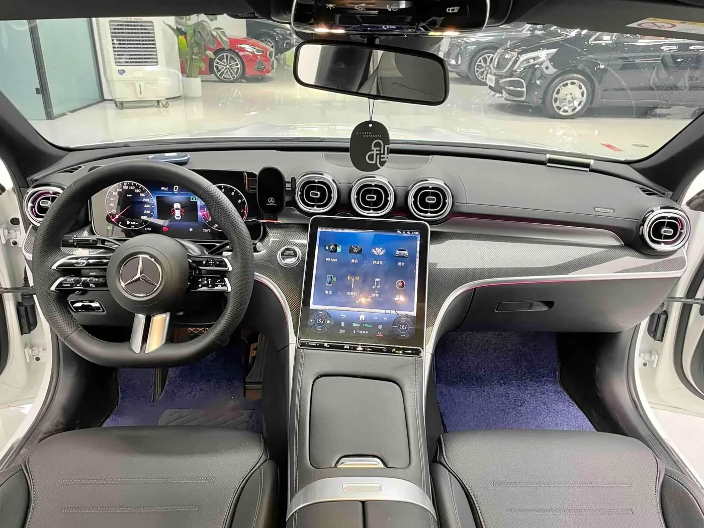 Mercedes-Benz C-Class 2024 — Photo 4/16