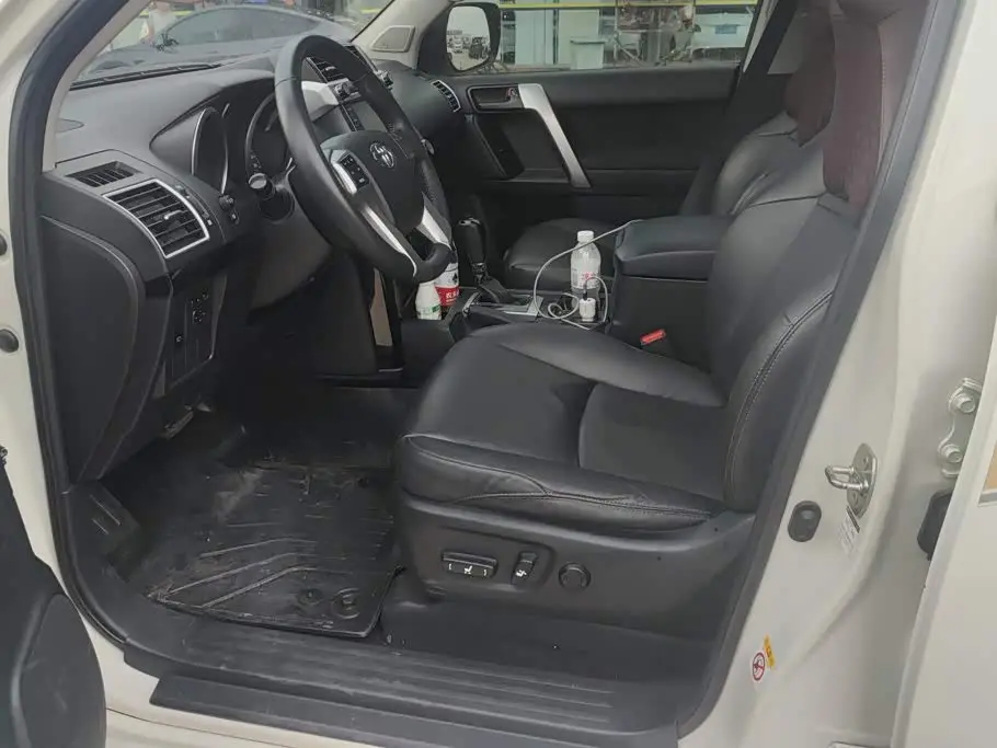 Toyota Prado 2017 — Photo 9/16