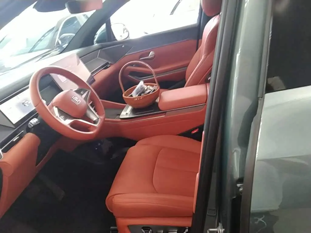 BYD Tang L 2025 — Photo 15/20