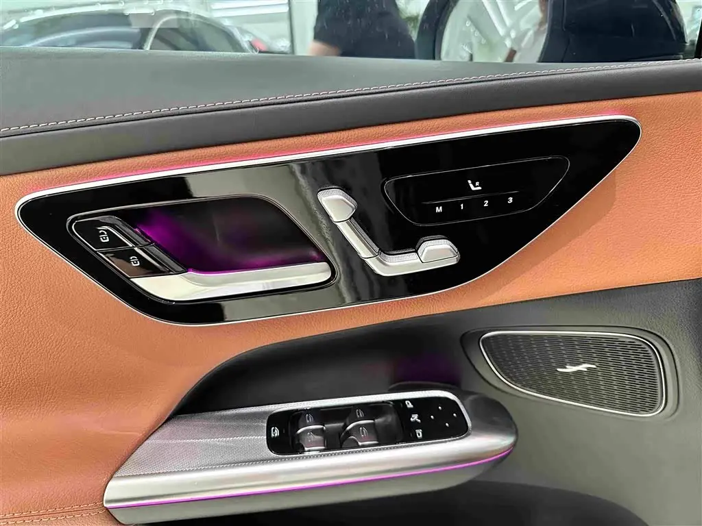 Mercedes-Benz GLC 2025 — Photo 17/20