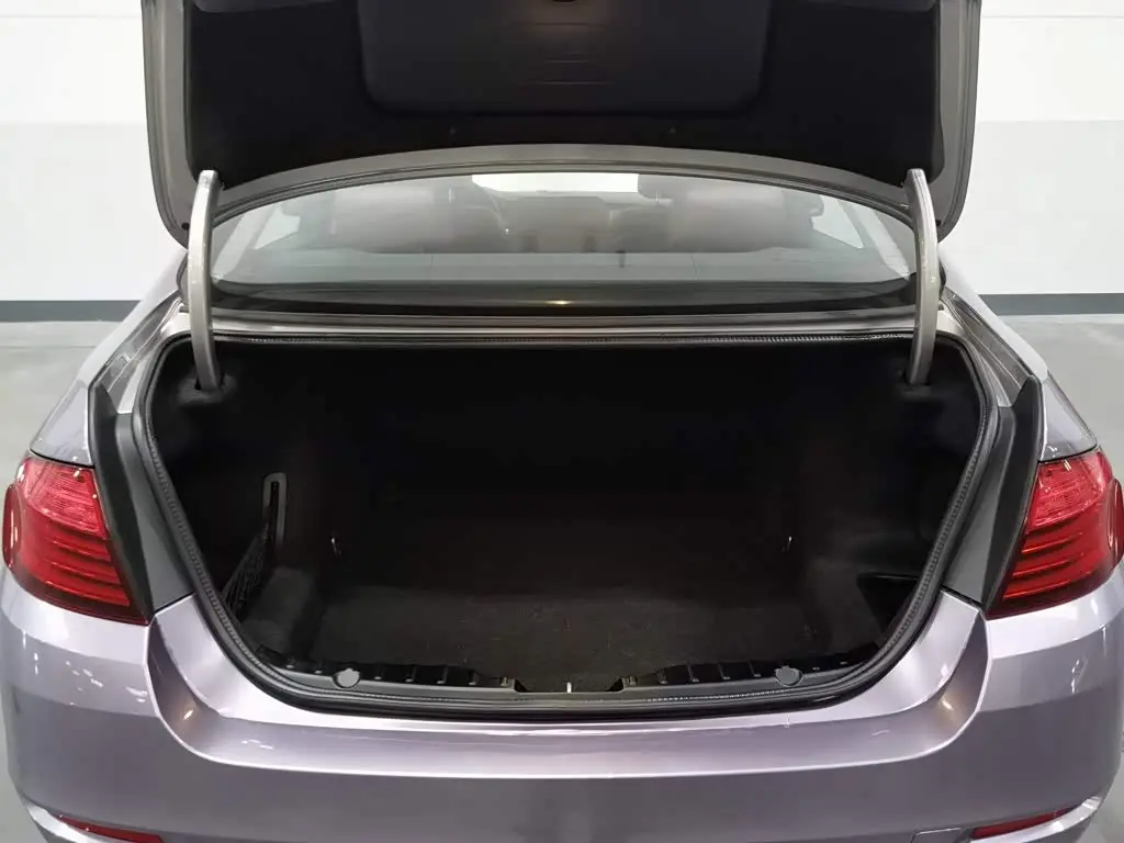 BMW 5 Series 2016 — Фото 16/20