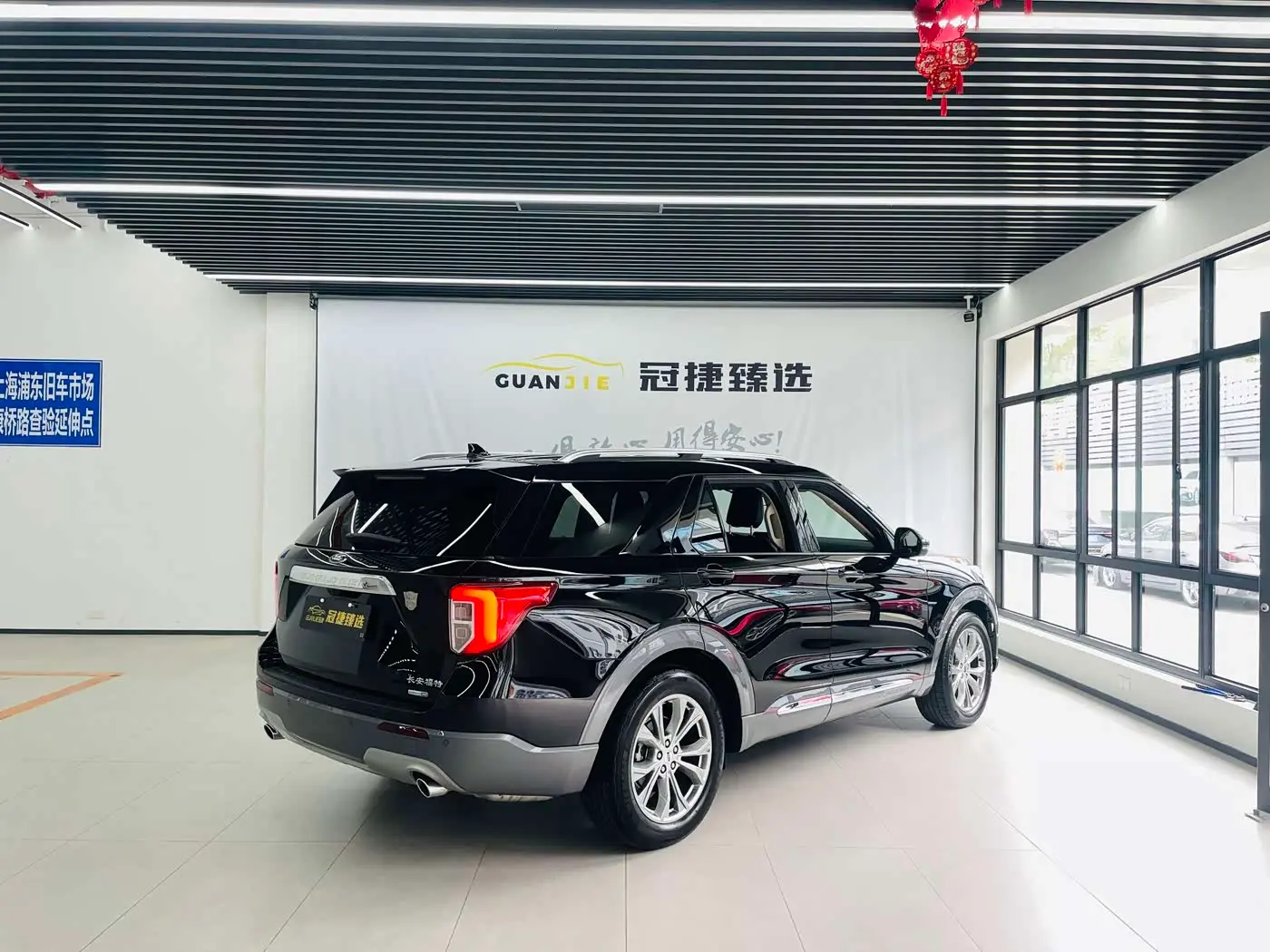 Ford Explorer 2021 — Фото 18/19