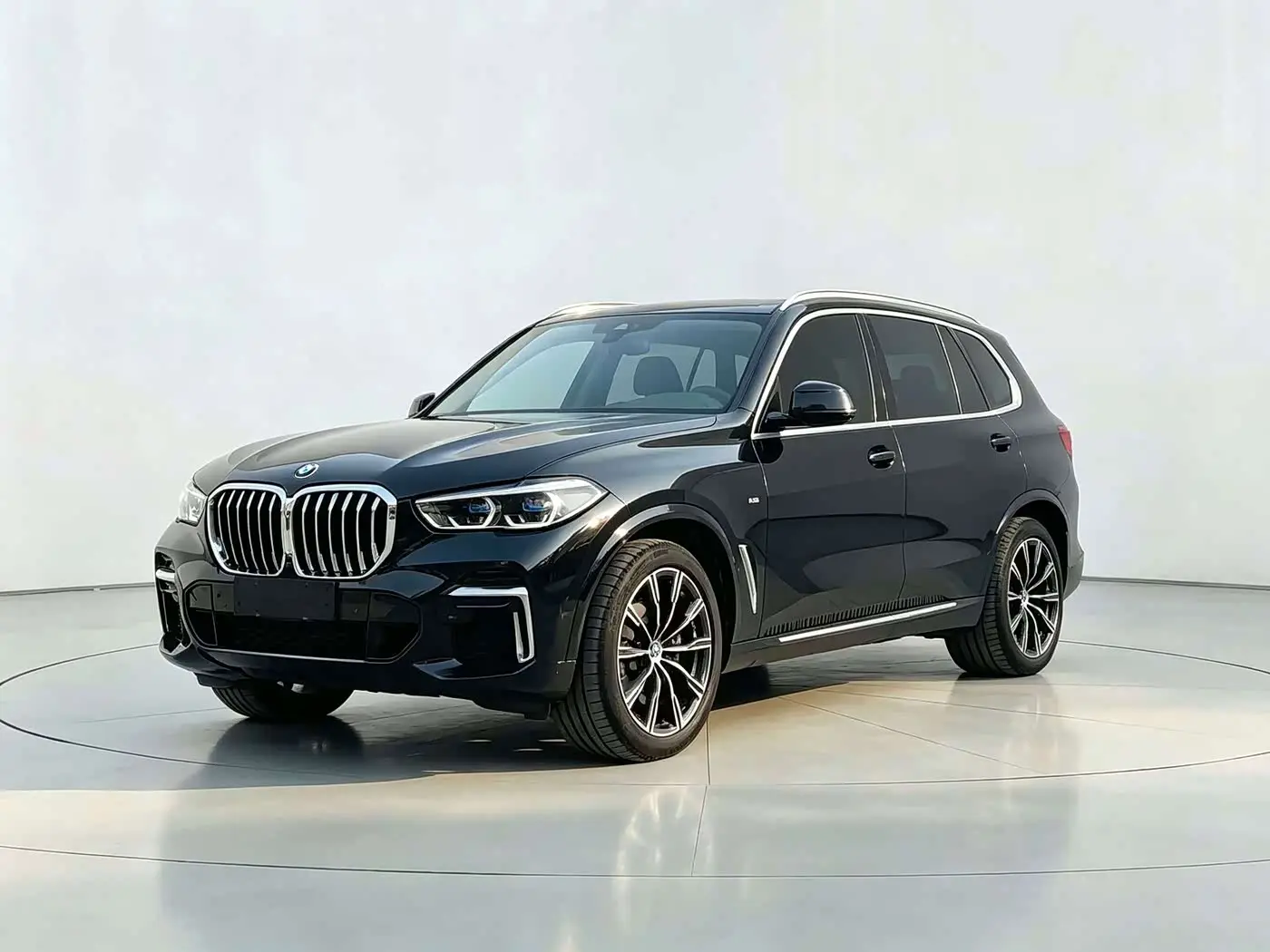 BMW X5 2022 — Фото 1/9