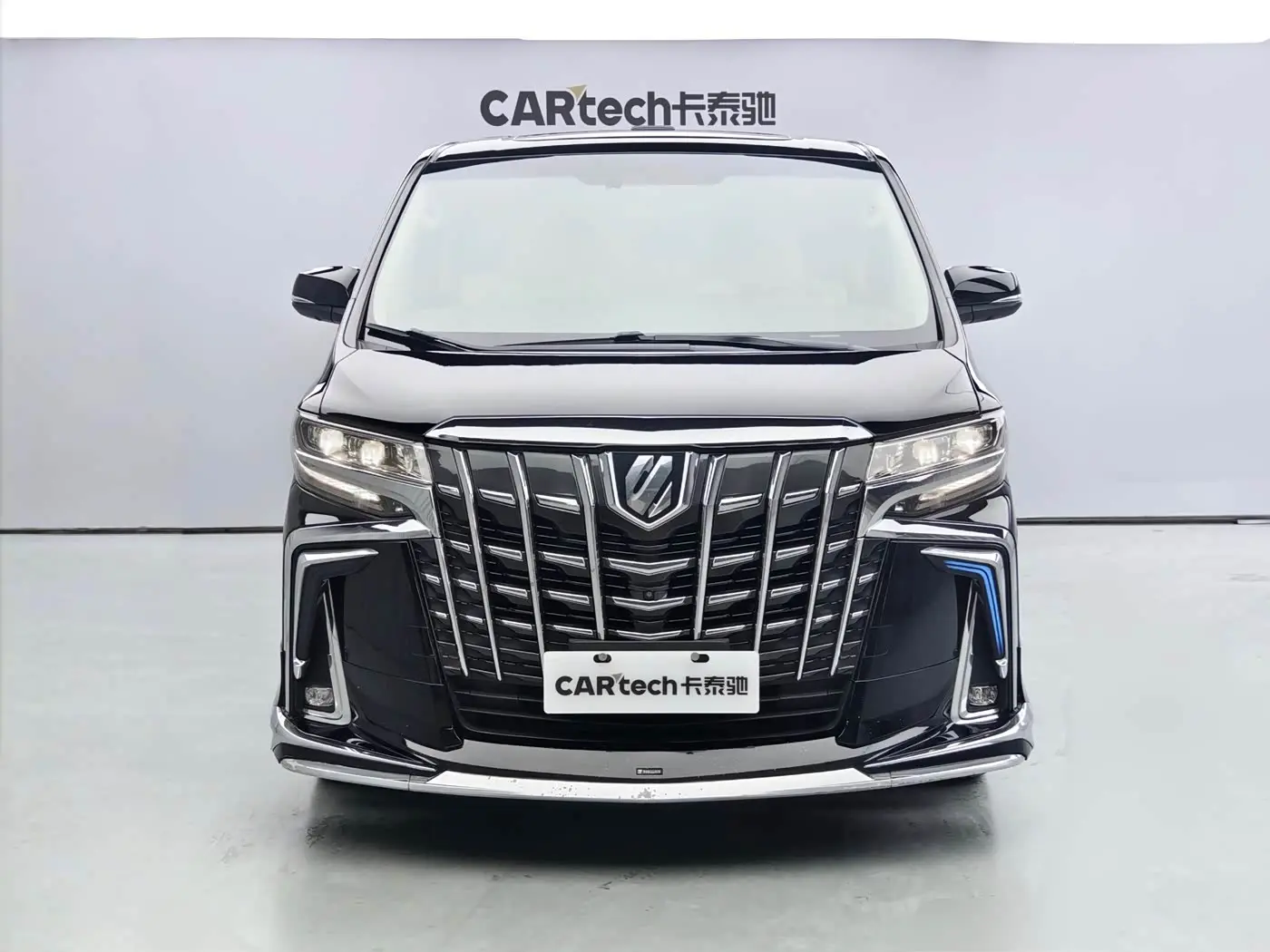 Toyota Alphard 2019 — Photo 2/20
