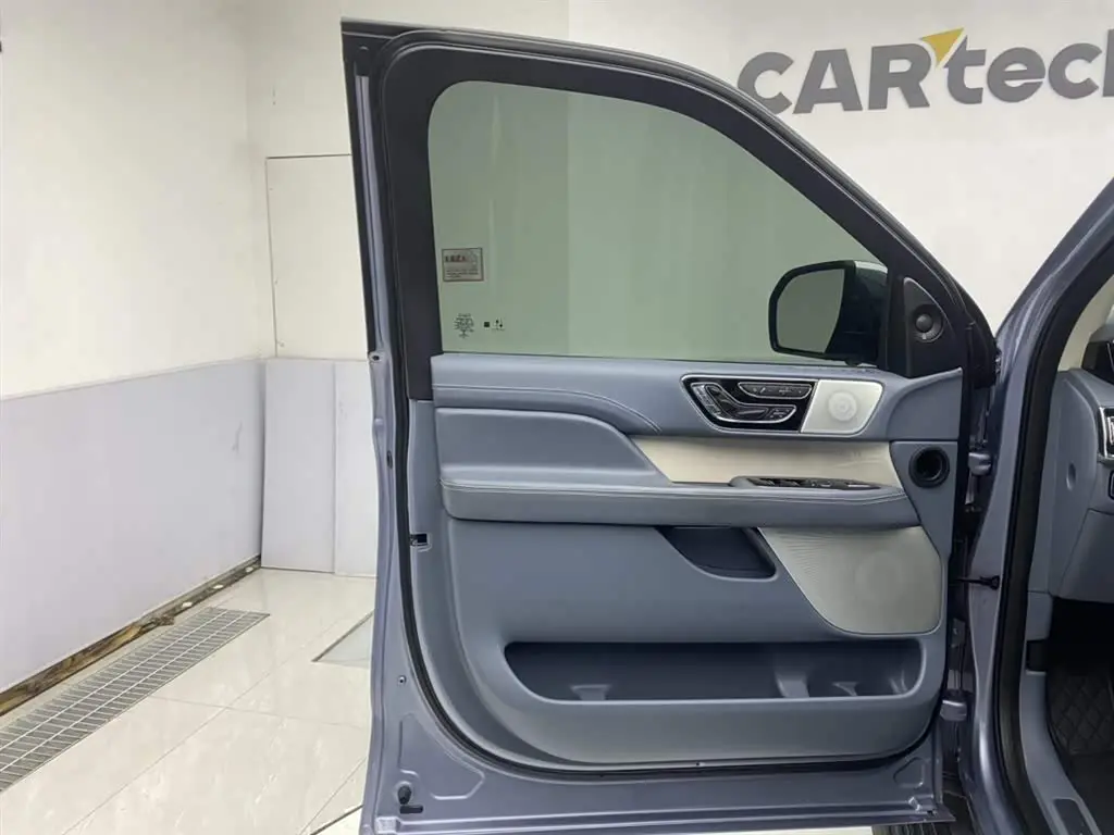 Lincoln Navigator 2023 — Şəkil 16/20