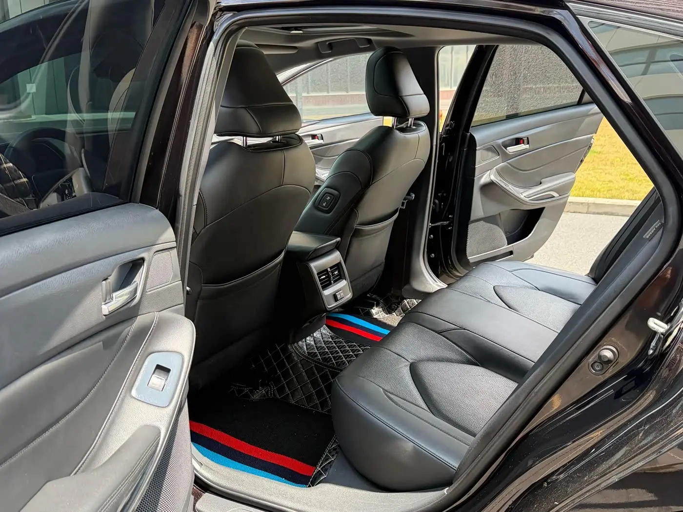 Toyota Avalon 2023 — Photo 5/9