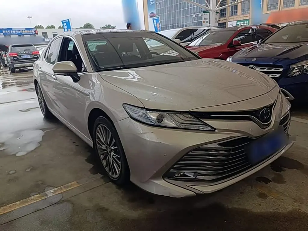Toyota Camry 2018 — Фото 4/20