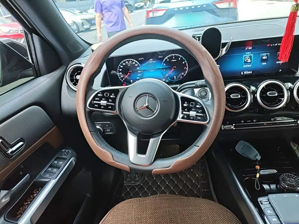 Mercedes-Benz GLB 2022 — Фото 6/20