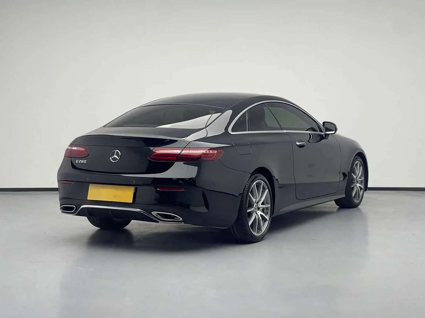Mercedes-Benz E-Class 2022 — Photo 7/20