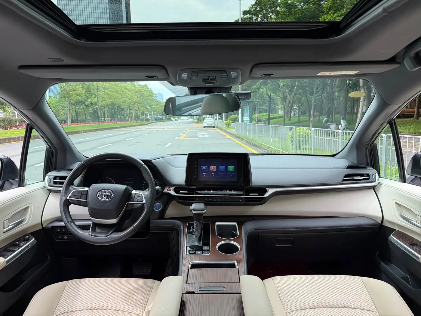 Toyota Sienna 2023 — Photo 5/20