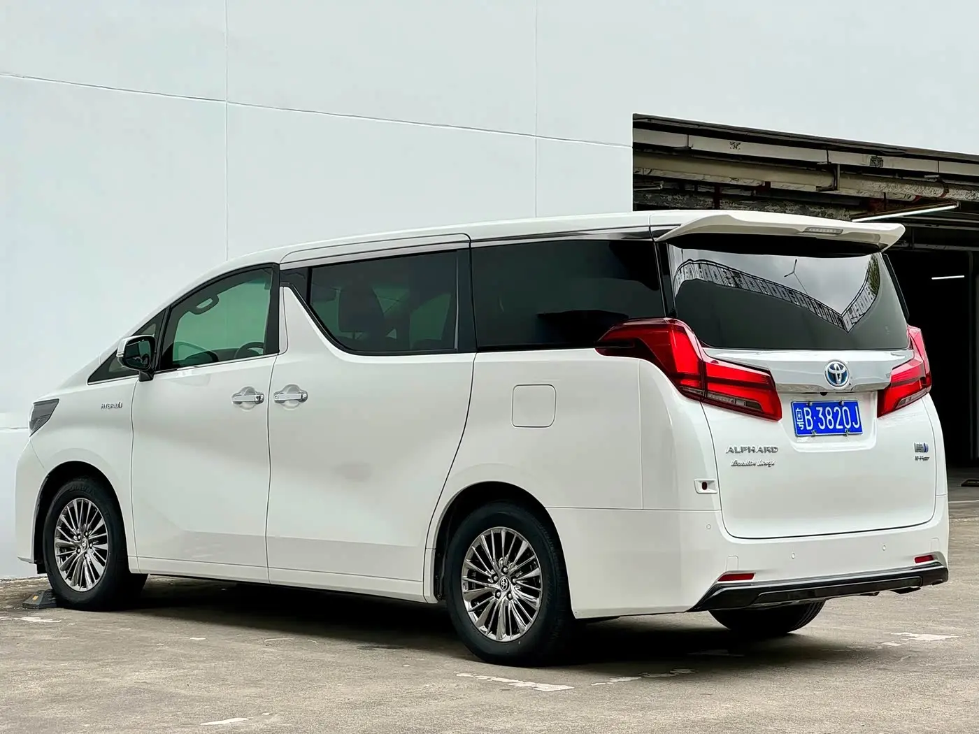 Toyota Alphard 2020 — Photo 17/17