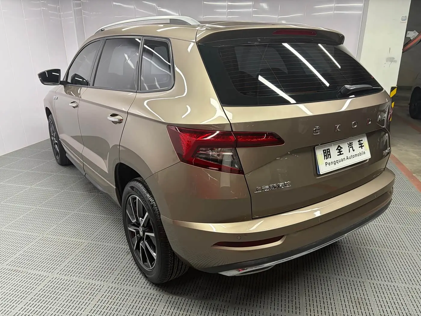 Škoda Karoq 2022 — Фото 16/18