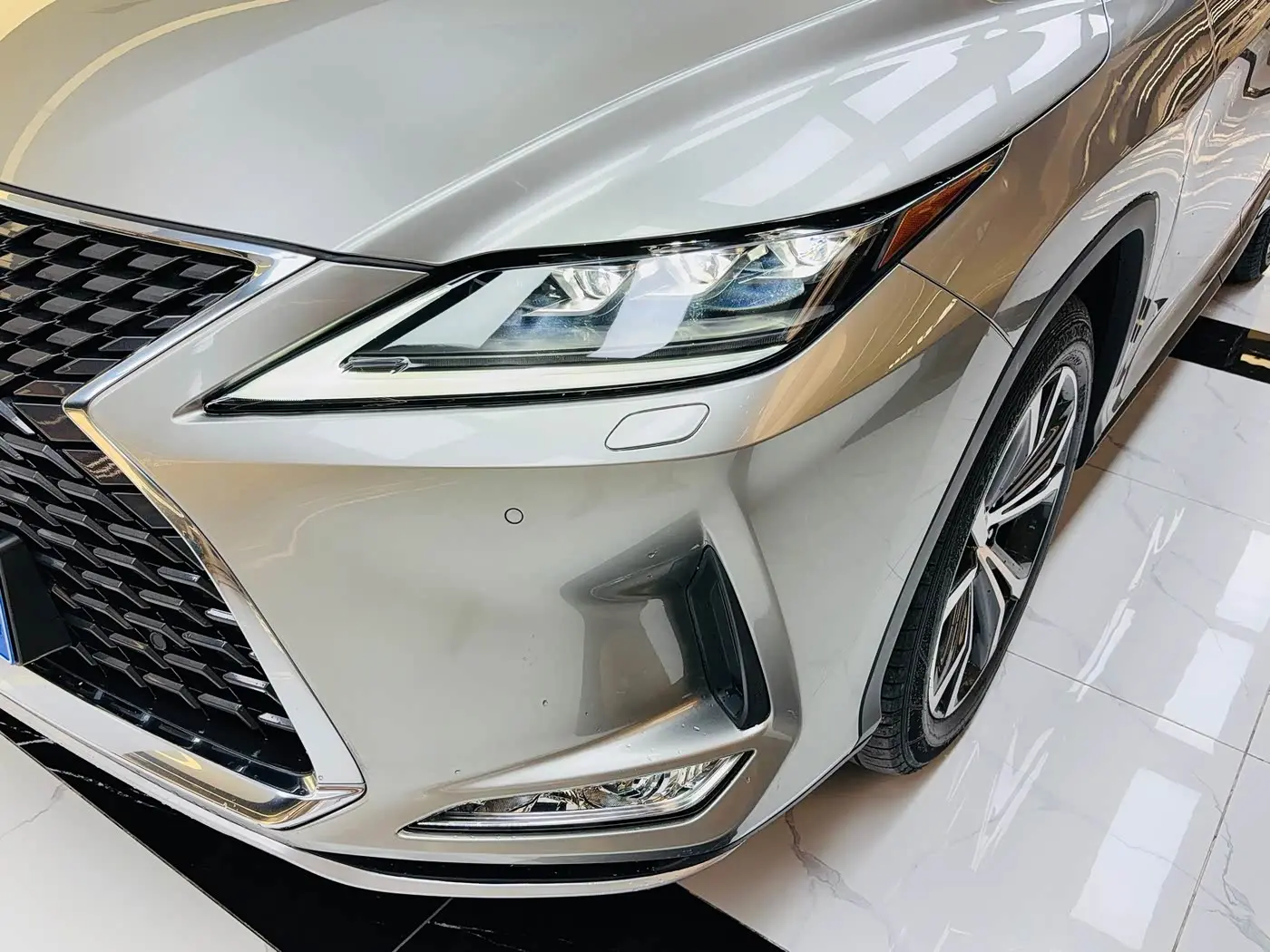 Lexus RX 2019 — Photo 18/20