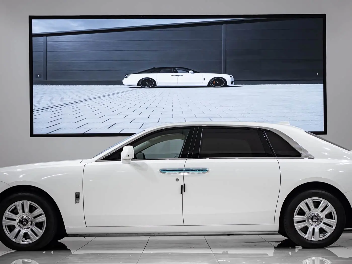 Rolls-Royce Ghost 2022 — Фото 4/18