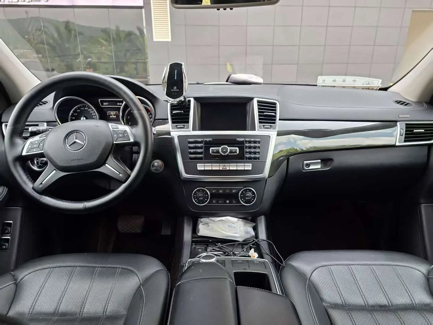 Mercedes-Benz GL-Class 2016 — Photo 6/11