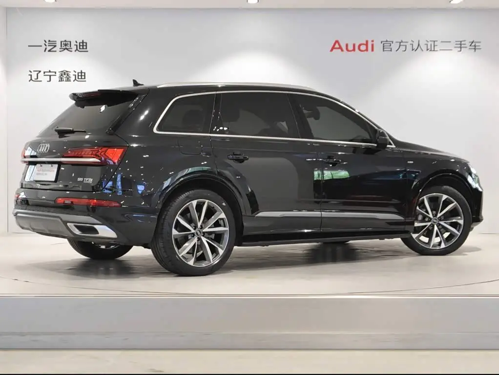 Audi Q7 2021 — Photo 4/9