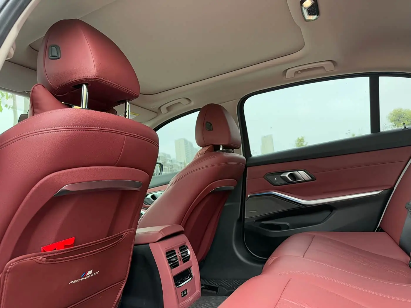 BMW 3 Series 2024 — Photo 10/16