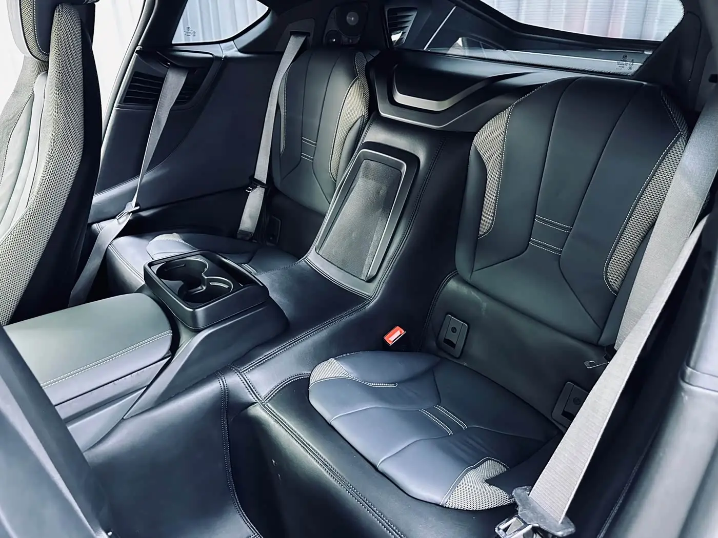 BMW i8 2019 — Фото 16/20