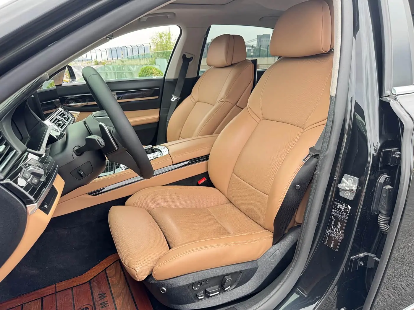 BMW 7 Series 2010 — Photo 13/20