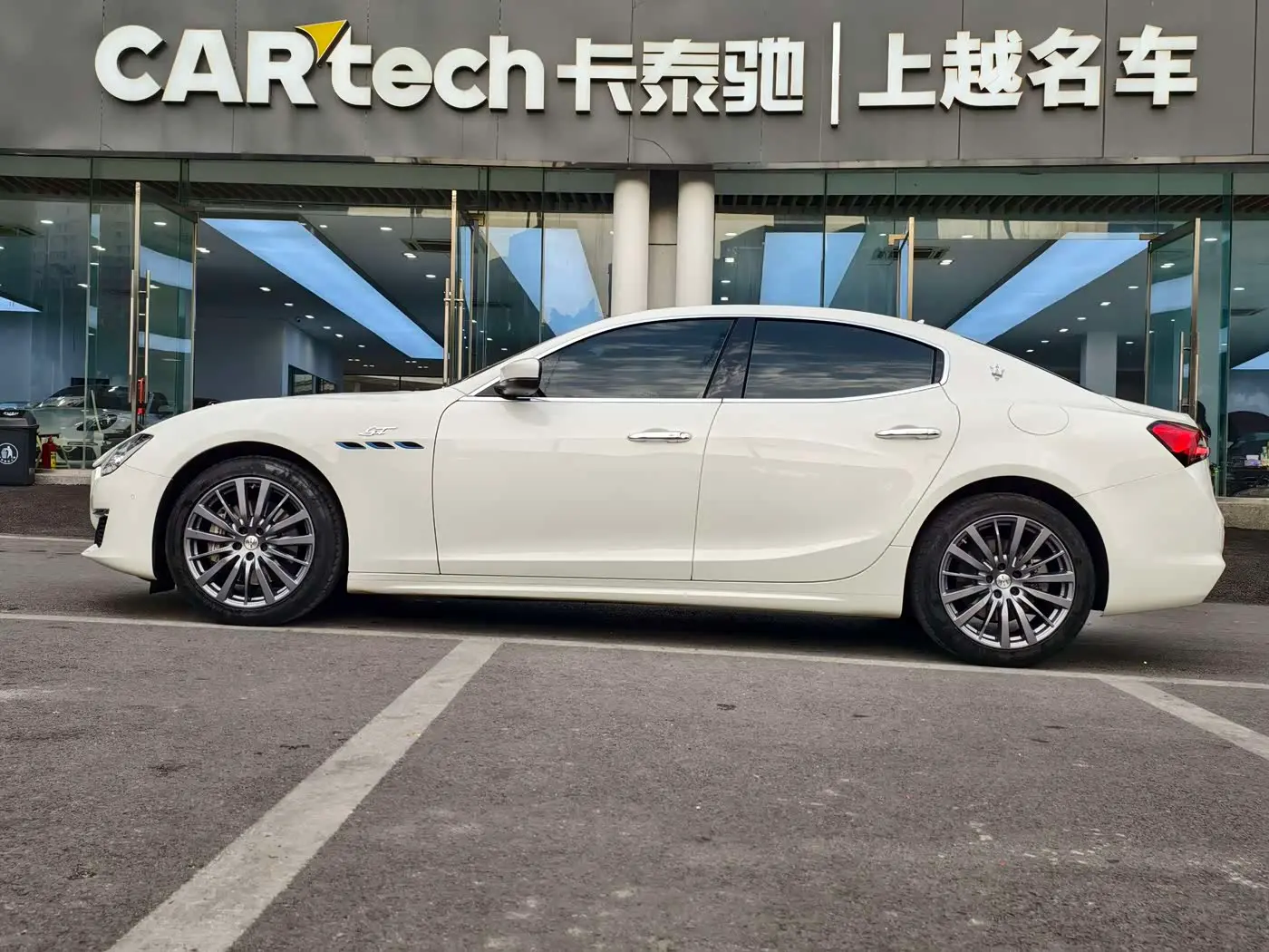 Maserati Ghibli 2023 — Photo 2/10