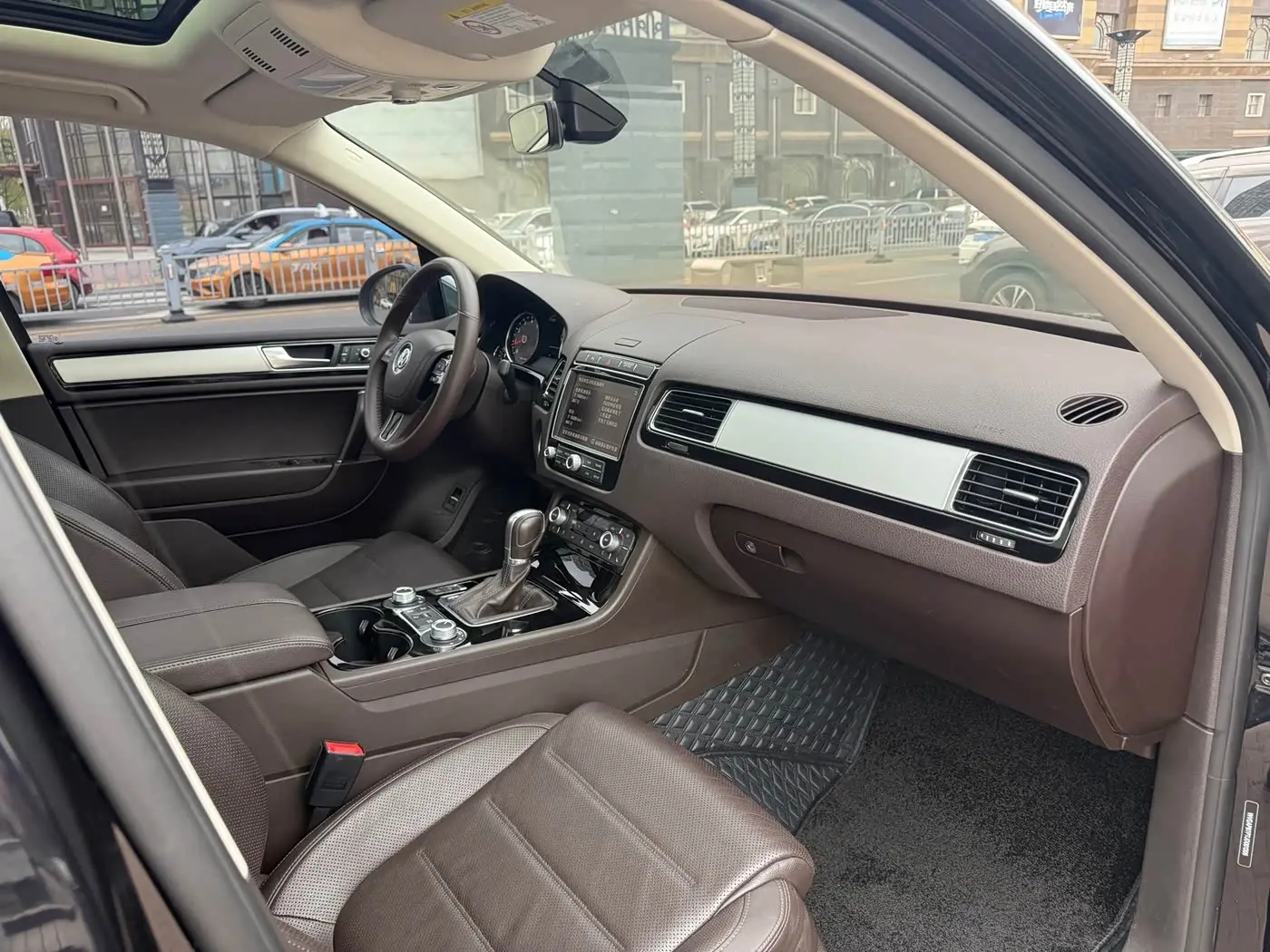 Volkswagen Touareg 2018 — Фото 12/19